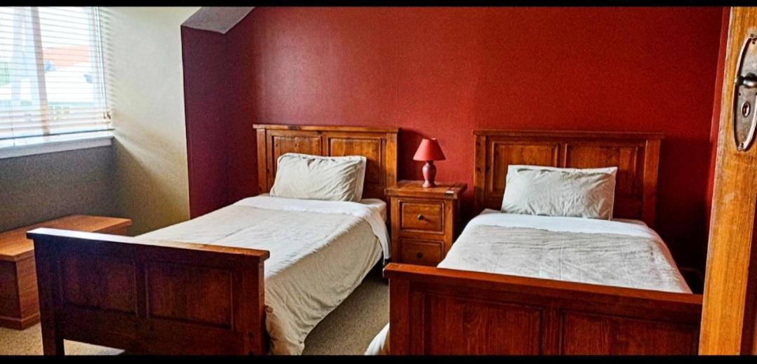 100 Year Old English Character House Hotel Тимару Екстериор снимка
