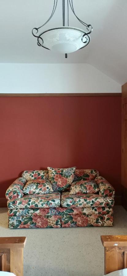 100 Year Old English Character House Hotel Тимару Екстериор снимка