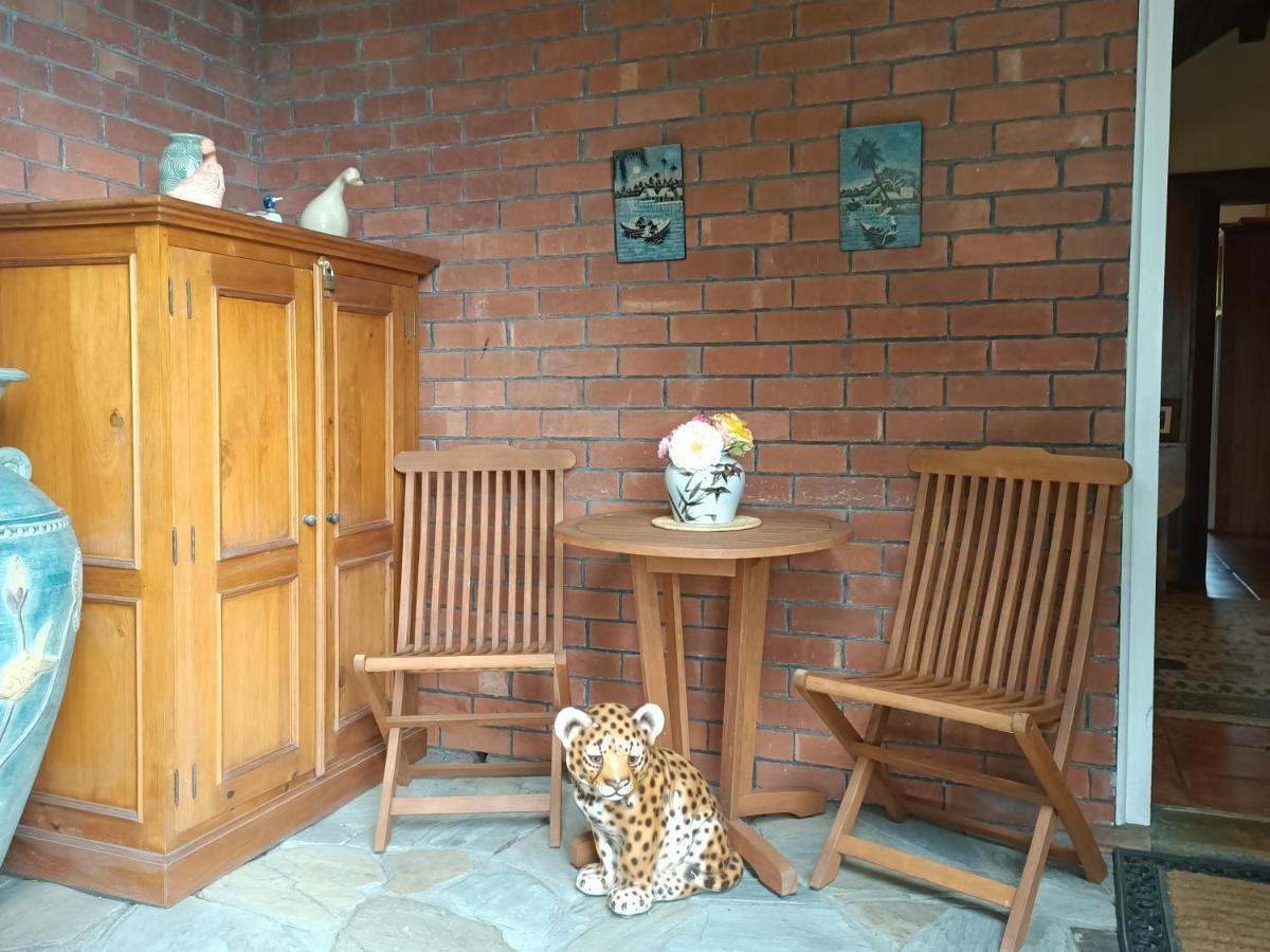100 Year Old English Character House Hotel Тимару Екстериор снимка
